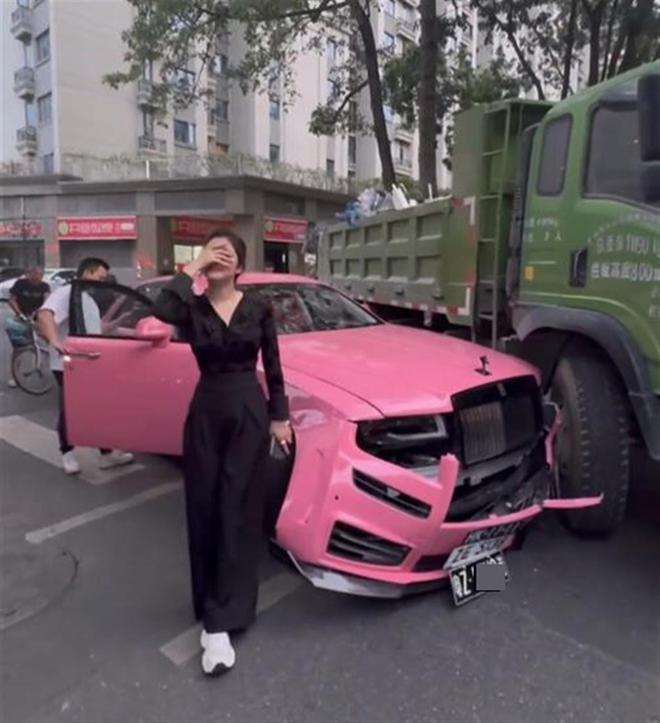 腾讯分分彩：粉色劳斯莱斯“剧本门”仍有四大疑点待解 货车司机最新回应：要知道维修费用不高 一定会走保险