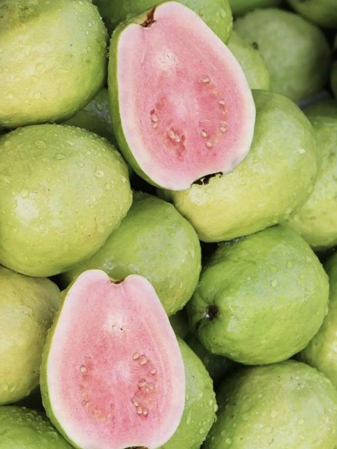 天顺娱乐官方：51岁周迅又穿成人间香奈儿，这个搭配思路确实好用