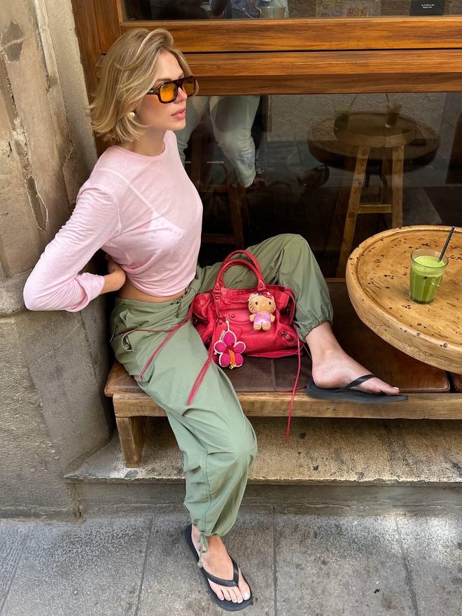 天顺娱乐官方：51岁周迅又穿成人间香奈儿，这个搭配思路确实好用