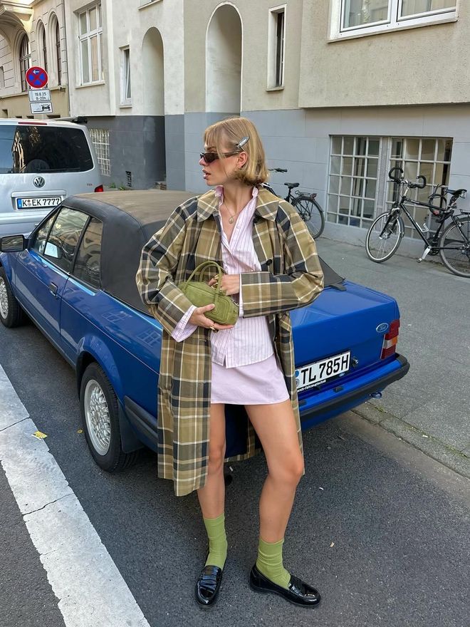 天顺娱乐官方：51岁周迅又穿成人间香奈儿，这个搭配思路确实好用