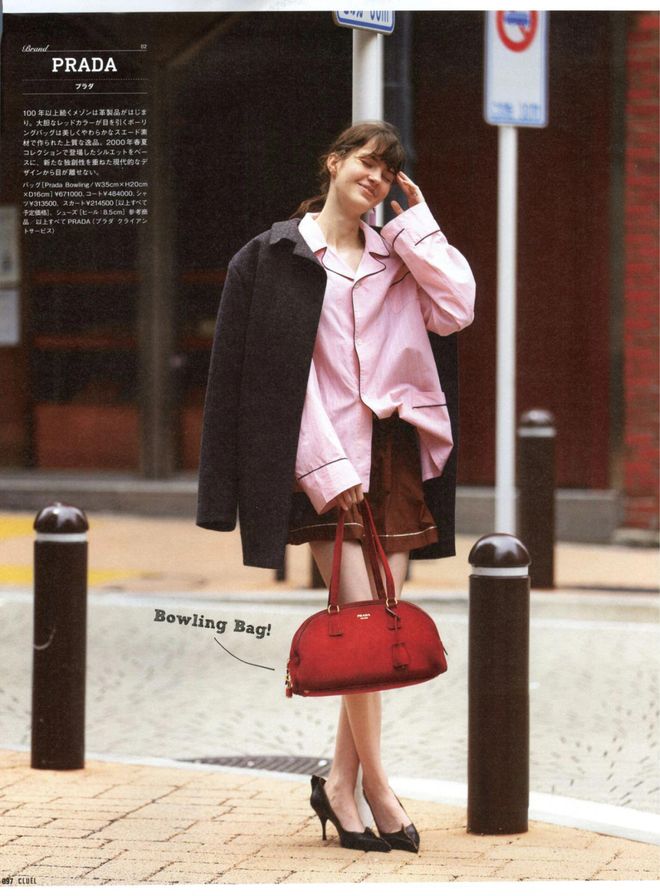 天顺娱乐官方：51岁周迅又穿成人间香奈儿，这个搭配思路确实好用