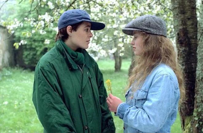 天顺娱乐官方：51岁周迅又穿成人间香奈儿，这个搭配思路确实好用