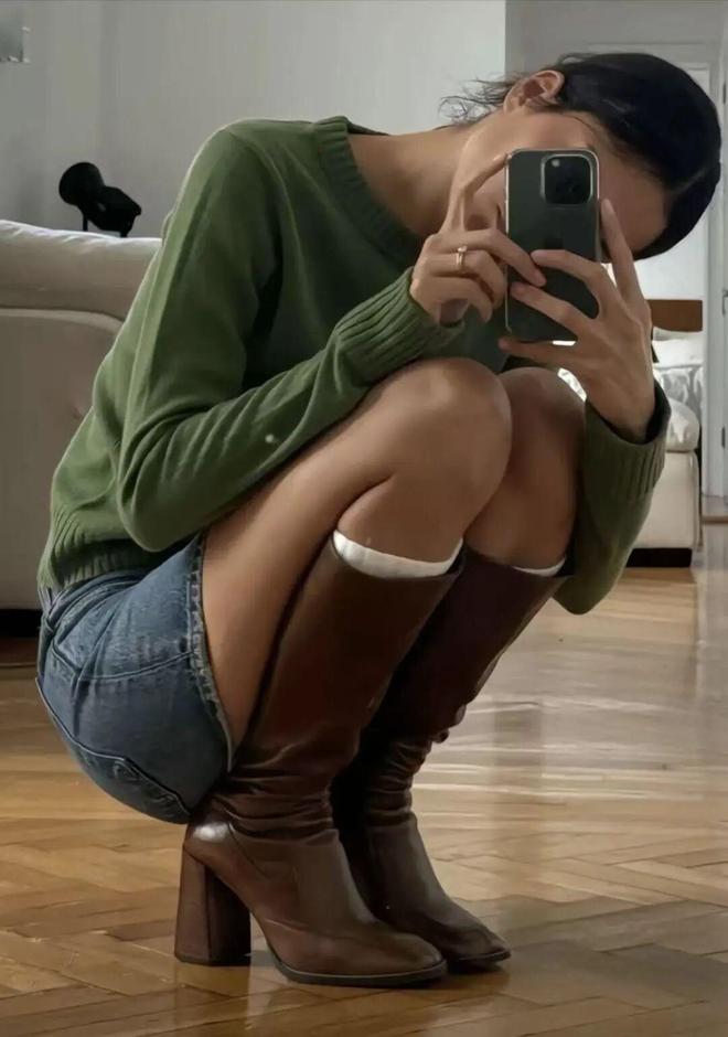 天顺娱乐官方：51岁周迅又穿成人间香奈儿，这个搭配思路确实好用