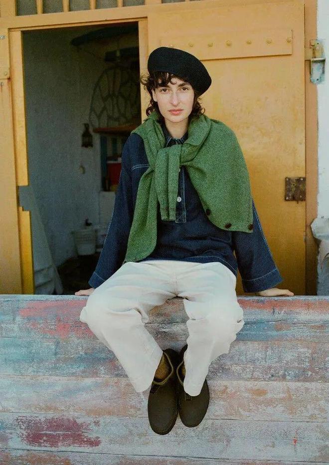 天顺娱乐官方：51岁周迅又穿成人间香奈儿，这个搭配思路确实好用