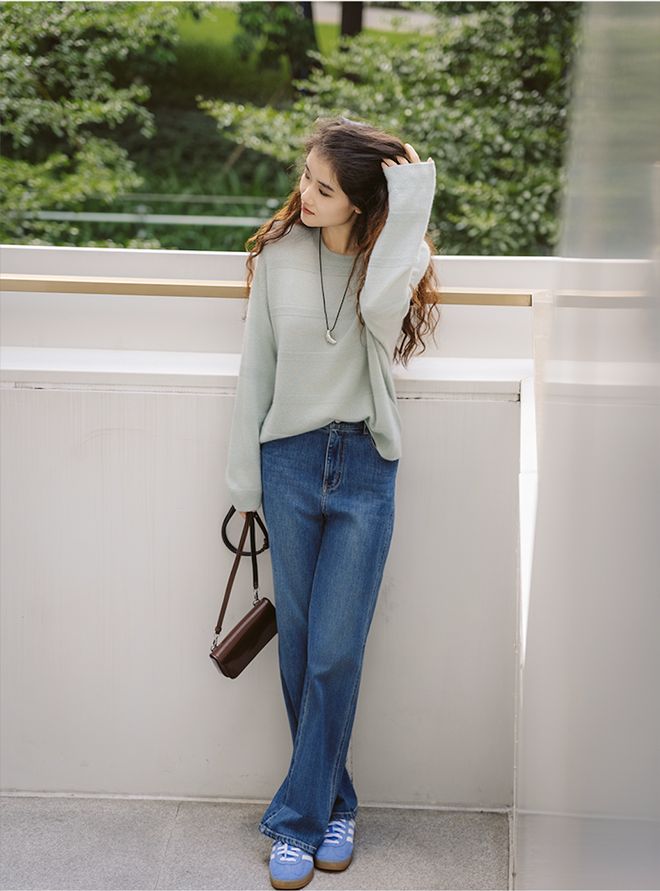 天顺娱乐官方：51岁周迅又穿成人间香奈儿，这个搭配思路确实好用