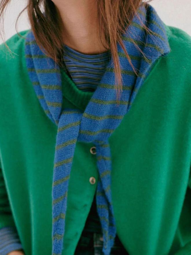 天顺娱乐官方：51岁周迅又穿成人间香奈儿，这个搭配思路确实好用