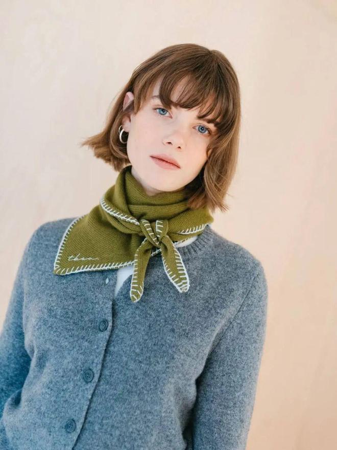 天顺娱乐官方：51岁周迅又穿成人间香奈儿，这个搭配思路确实好用